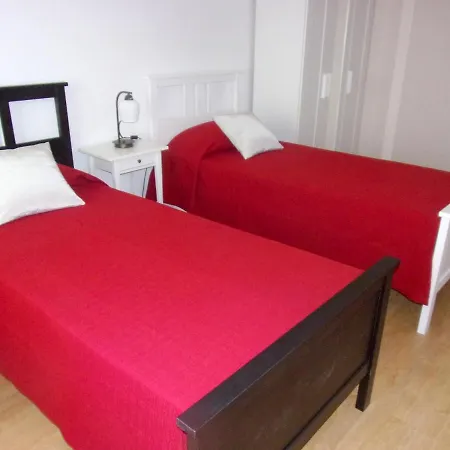 2 Bedrooms Appartement With Enclosed Garden And Wifi At Almada 8 Km Away From The Beach アパート *