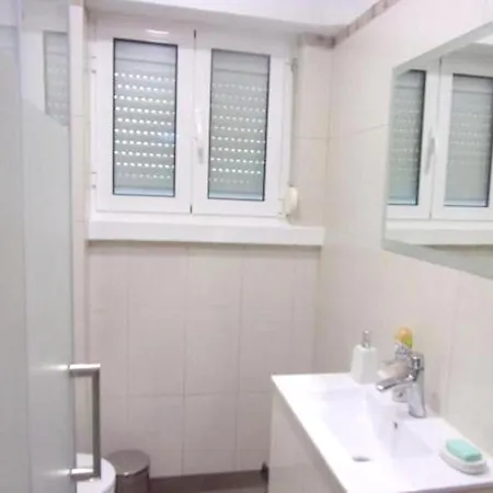 2 Bedrooms Appartement With Enclosed Garden And Wifi At Almada 8 Km Away From The Beach * アルマダ