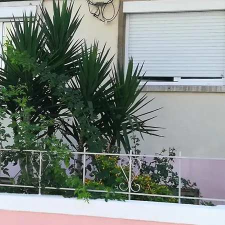 アパート 2 Bedrooms Appartement With Enclosed Garden And Wifi At Almada 8 Km Away From The Beach アルマダ
