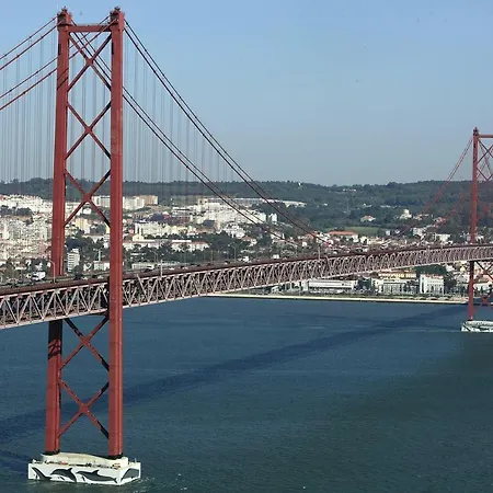2 Bedrooms Appartement With Enclosed Garden And Wifi At Almada 8 Km Away From The Beach アパート